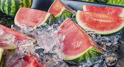 娱乐圈新动态：吃瓜娱乐的生日与拳击赛精彩回顾